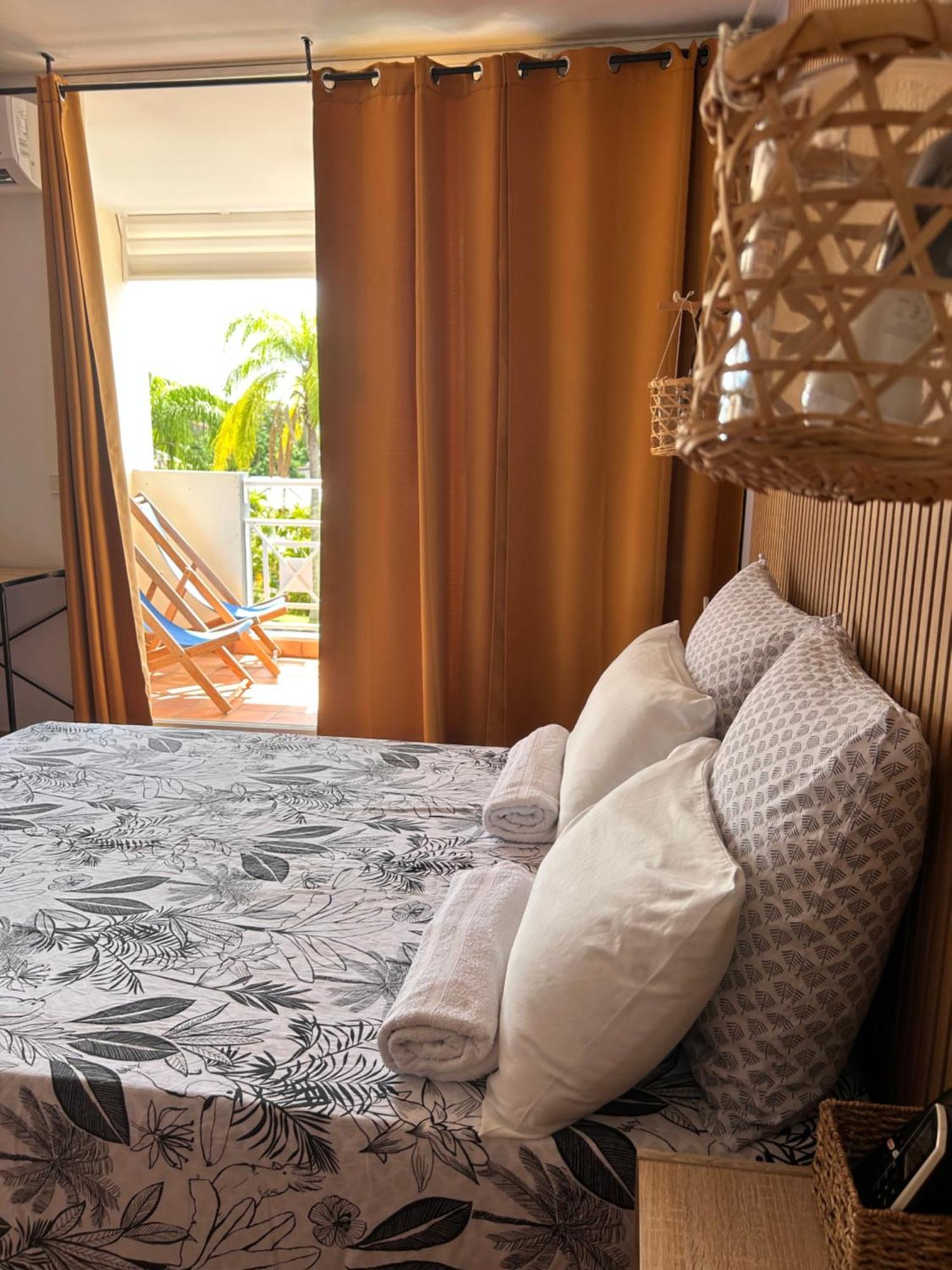 Charmant Studio A La Residence De La Baie De Tartane Ла Трините Екстериор снимка